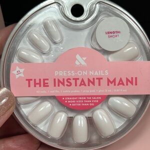 Olive & June The Instant Mani Press-On Nails - White
